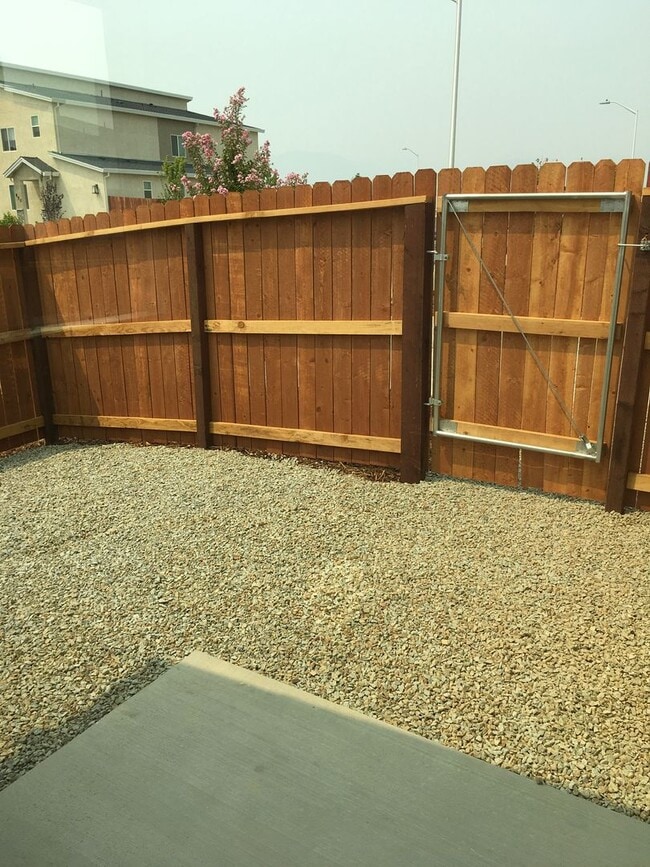 Building Photo - 4 Bedroom West Redding Townhome-  MOVE IN ...