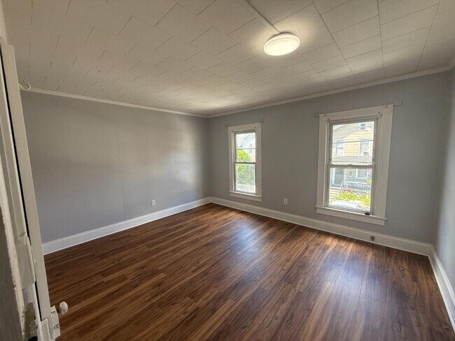 Building Photo - 154 Willow St