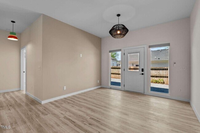 Open living room area - 904 S East St