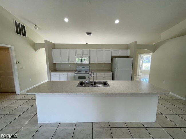 Building Photo - 1221 Summa Blvd