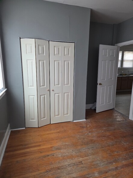 Building Photo - 7926 S Paxton Ave