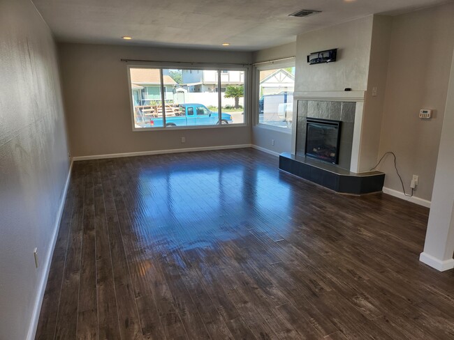Building Photo - 3825 Polaris Dr