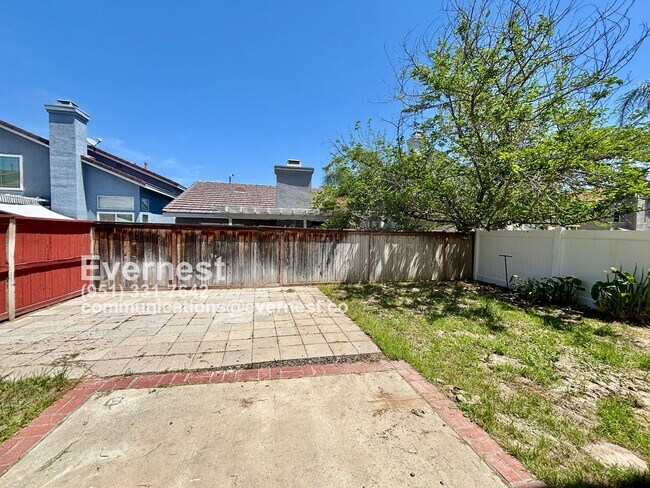 Building Photo - 3-Bedroom, 2.5-Bathroom Home with Modern A...