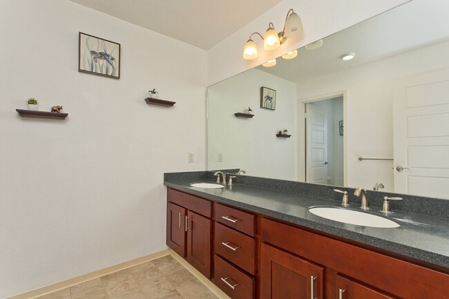 Building Photo - Pet friendly 3/2.5/2 In the heart of Kapolei