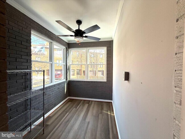 Building Photo - 701 N Vermont St