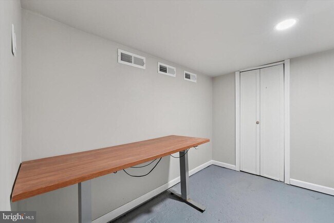 Building Photo - 1644 S 26th St