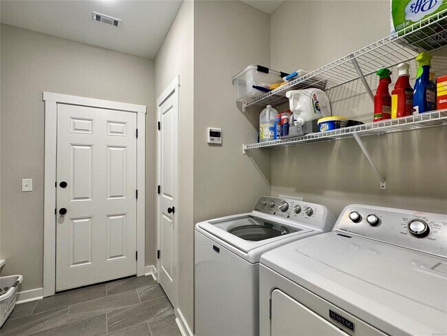 Building Photo - 275 Hedgefield Dr