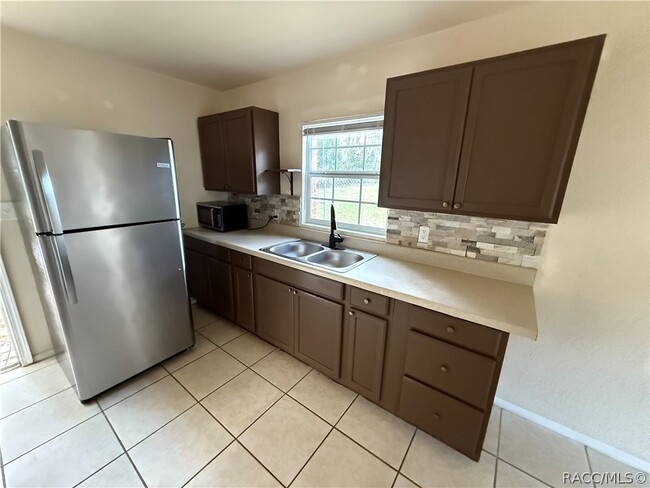 Building Photo - 3550 Viaduct Ln