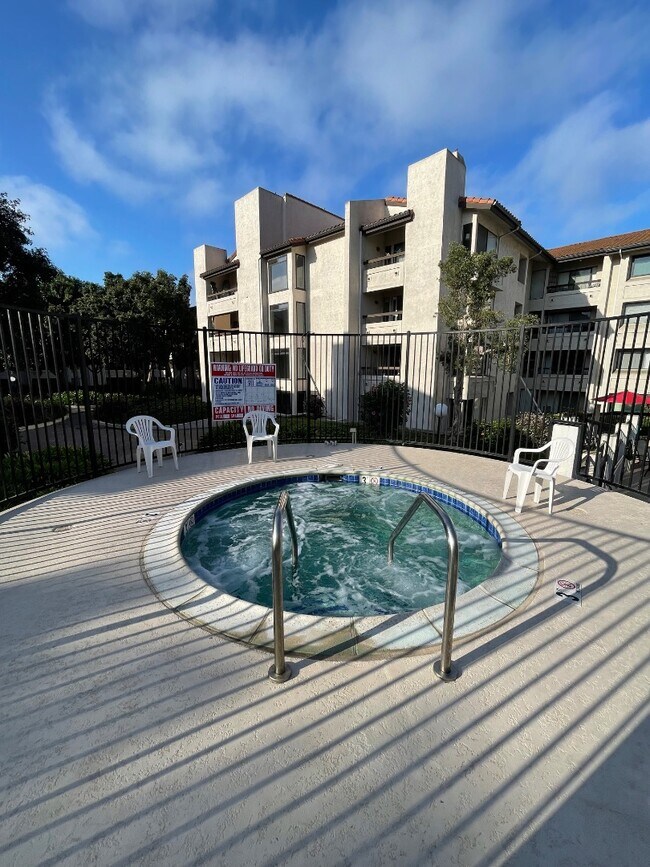 Building Photo - 5765 Friars Rd