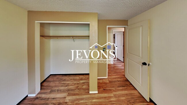 Building Photo - 3-bedroom single-family home near Randall ...