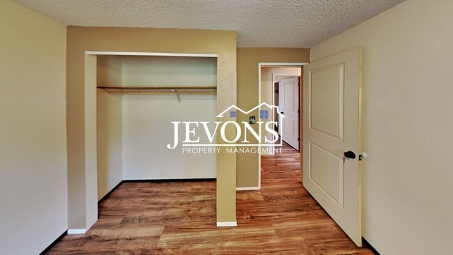 Building Photo - $500 Rent Credit | 3-bedroom single-family...