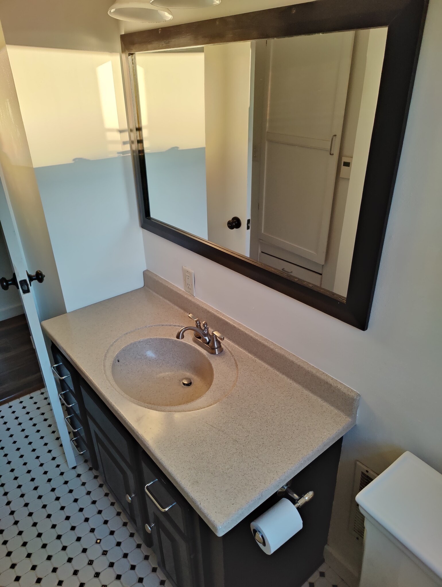 Bathroom - 801 W Glendale Ave