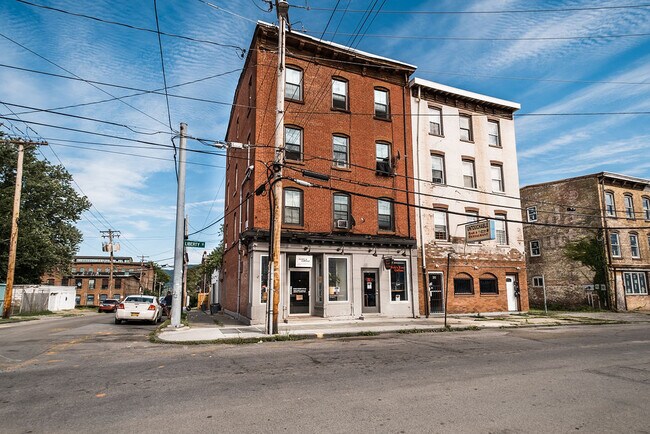 Building Photo - 42 Liberty St