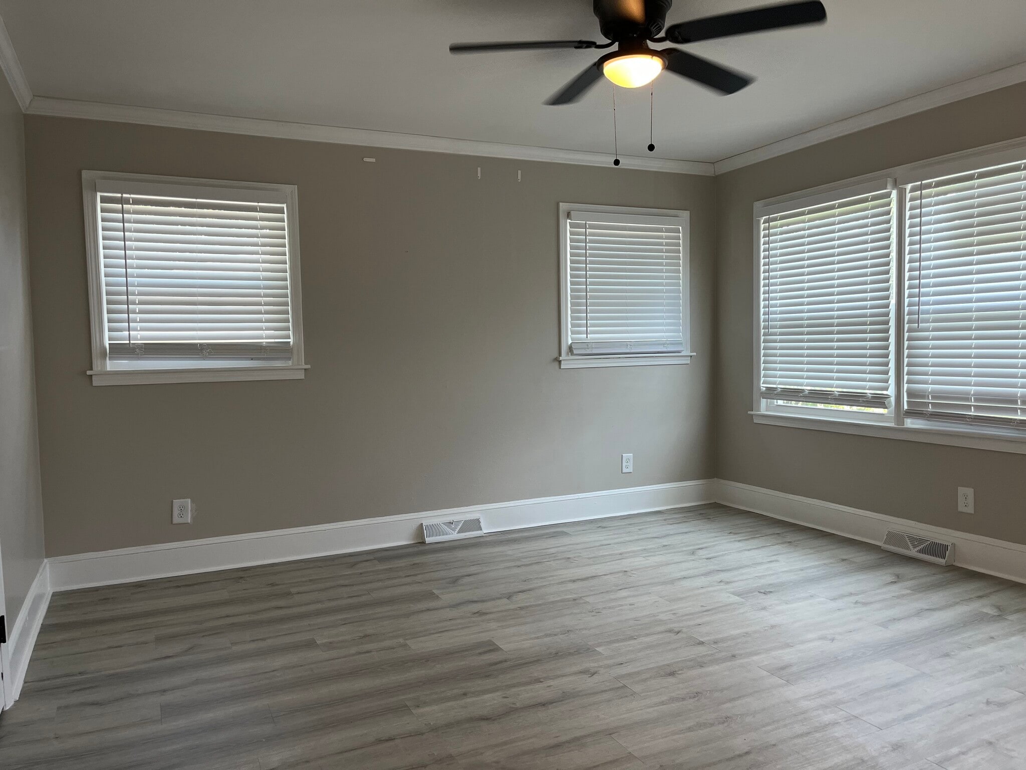 Building Photo - 2730 Eastway Dr