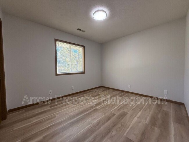 Building Photo - 535 Oak St