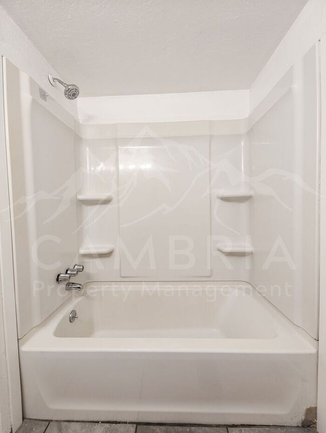 Building Photo - Cozy Updated 2 BR 1BA Condo in West Valley