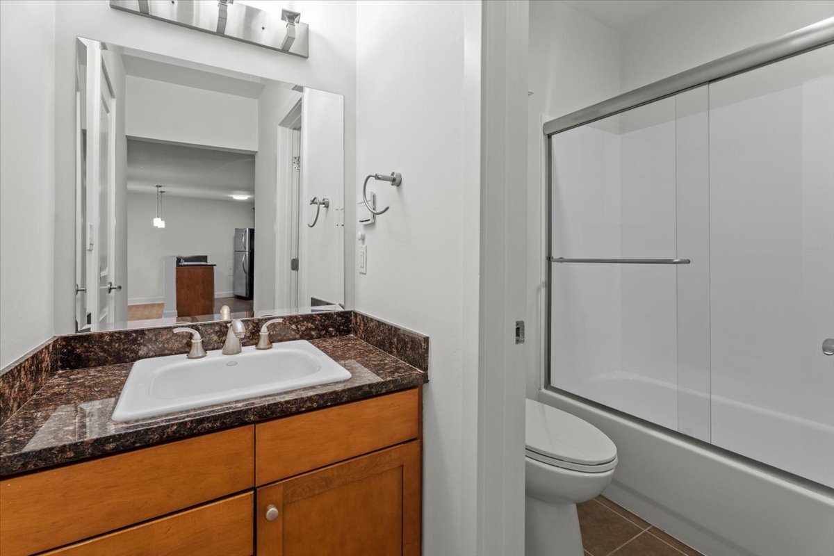 Building Photo - 10982 Roebling Ave