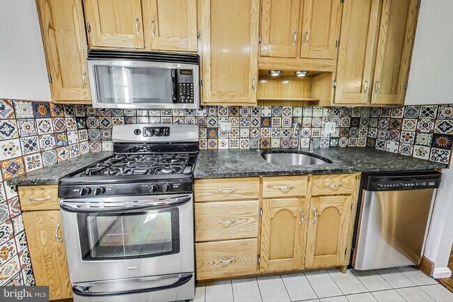 Building Photo - 4112 Spruell Dr