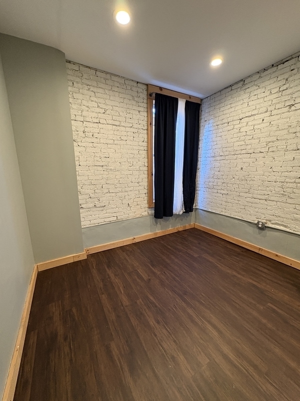 Building Photo - 3 102nd St