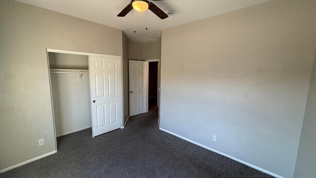 Building Photo - 44424 W Knauss Dr