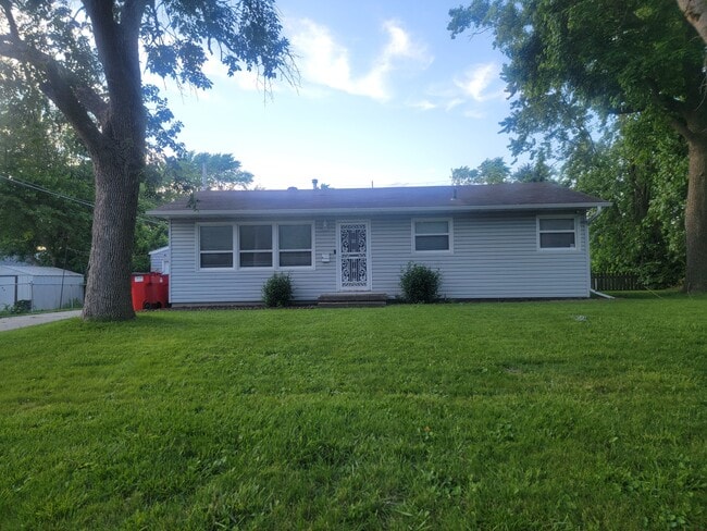Building Photo - 1222 Thomas Dr