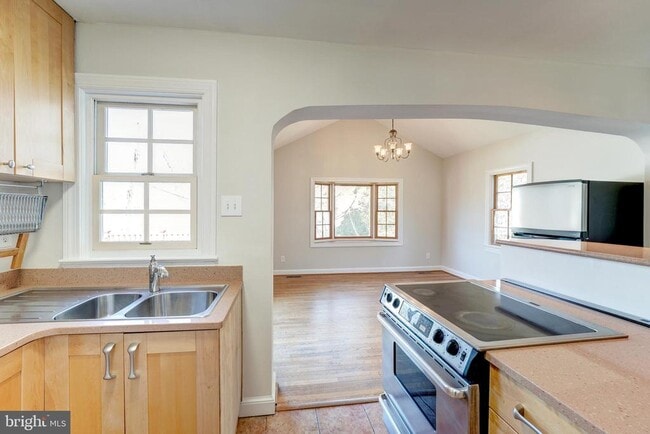 Building Photo - 4607 N Carlin Springs Rd