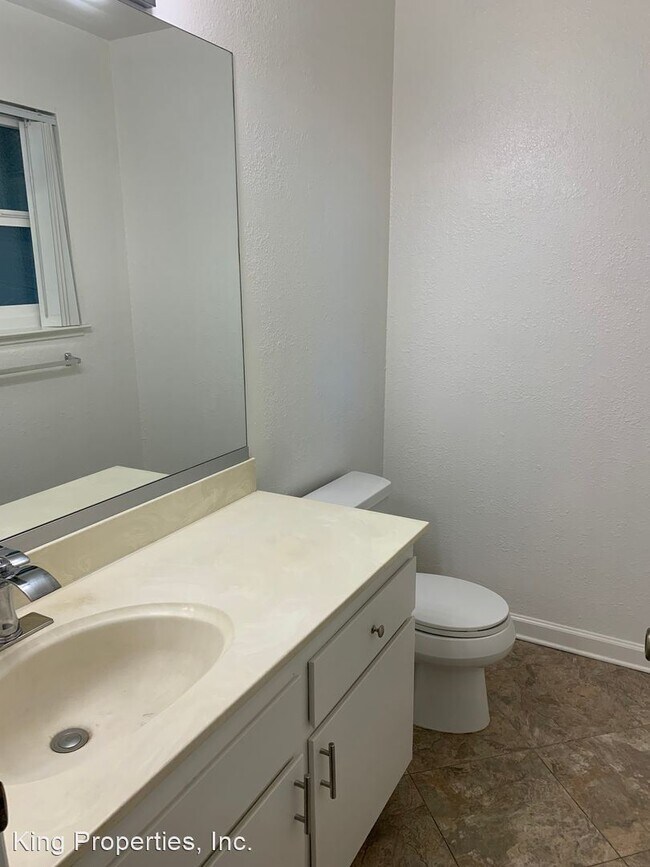 Building Photo - 3 br, 2.5 bath House - 3401 Bermuda Avenue...