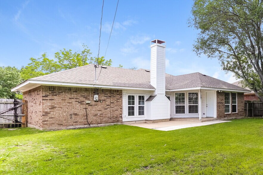 Building Photo - 704 Brookhaven Dr
