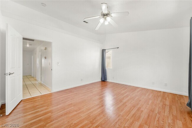 Building Photo - 1354 Silver Knoll Ave