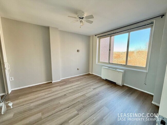 Building Photo - 4000 Tunlaw Rd NW