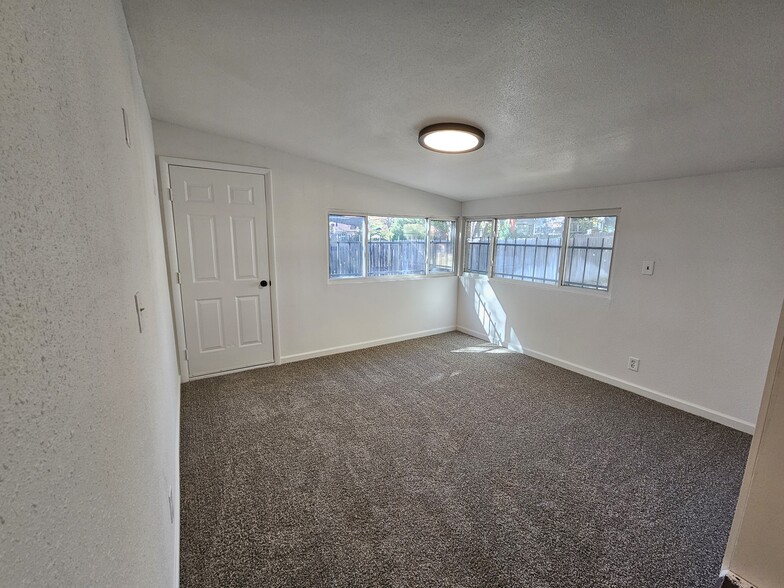 Building Photo - 308 Loomis Ave