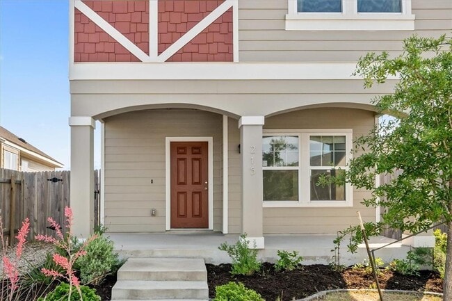 Building Photo - 215 Friendship Oak Dr