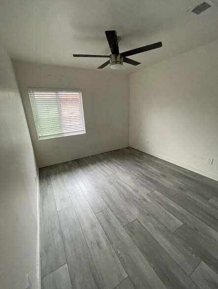 Building Photo - 5203 E Falls View Dr