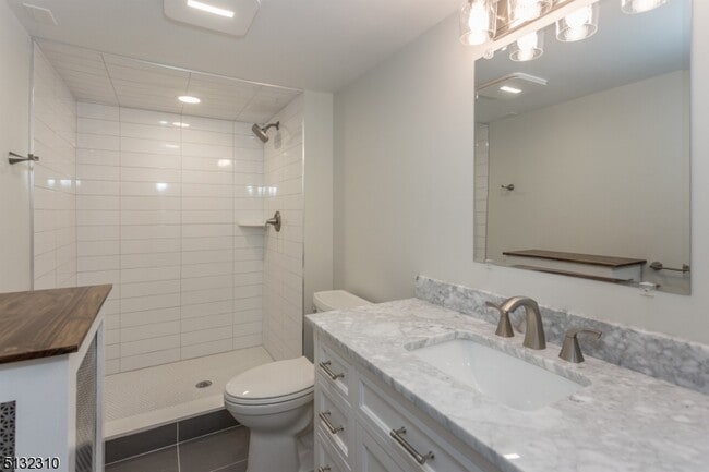 Building Photo - 211 Washington St