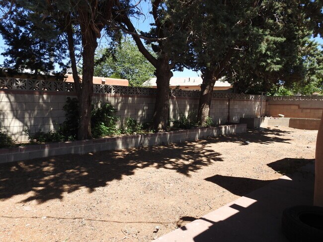 Building Photo - PENDING APPLICATION - Uptown Lovely Home f...