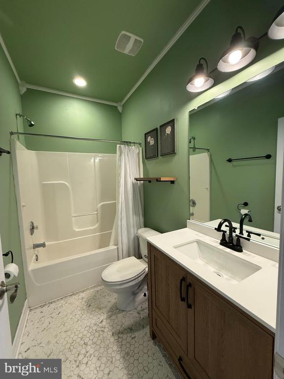 Building Photo - 220 Barnes Blvd