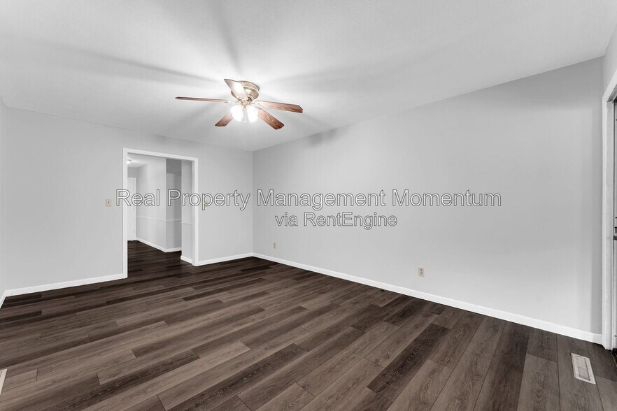 Building Photo - 2105 S Barcliff Ave