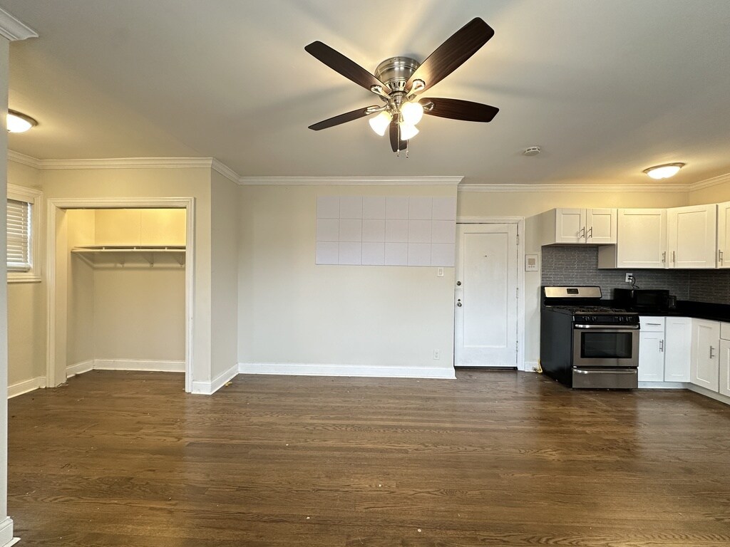 Building Photo - 2127 N Dayton St