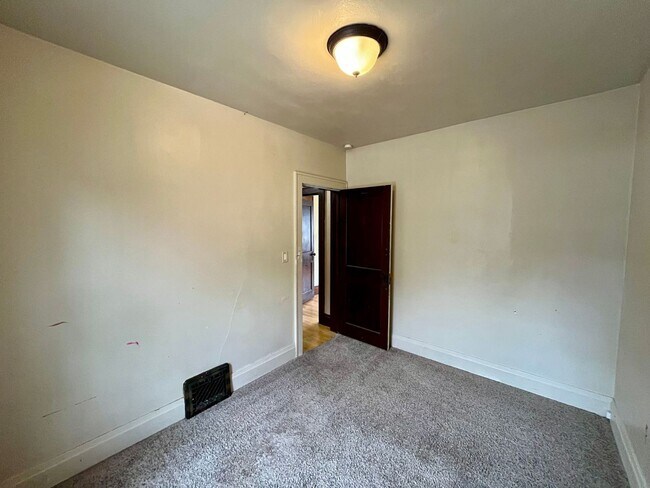 Building Photo - 1335 Prospect Ave