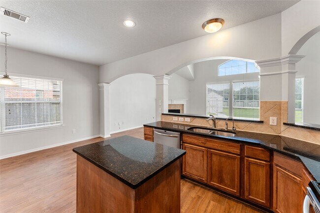 Building Photo - 21915 Sunvolt Ct