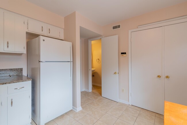 Building Photo - 4631 Old Lantern Way