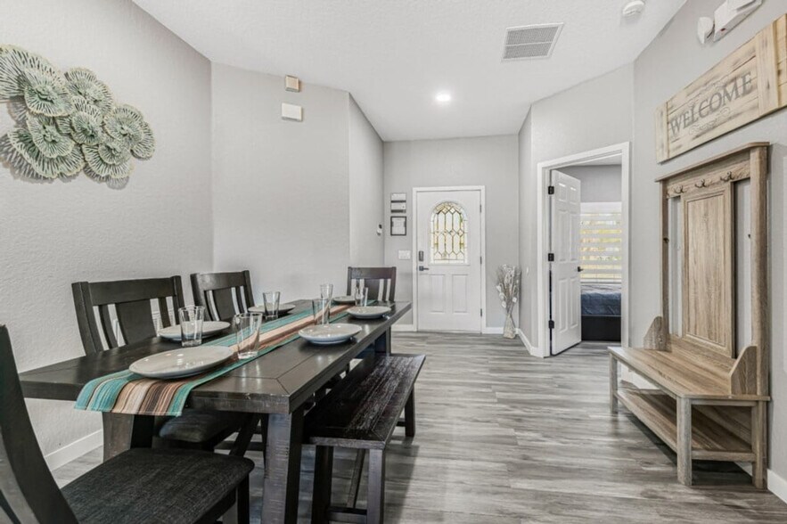 Building Photo - 16716 Lazy Breeze Loop