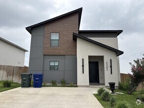 Building Photo - 2201 Durazno Ct