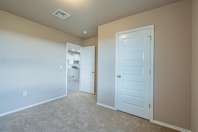 Building Photo - 1624 Highland Loop