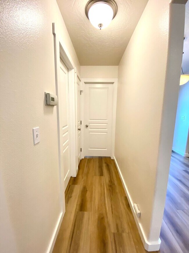 Building Photo - 4 bedroom PLUS office or 5th bedroom in NW Meridian Avail Mid August