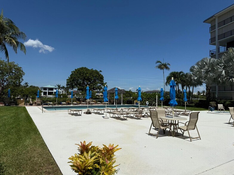 Building Photo - 3545 S Ocean Blvd
