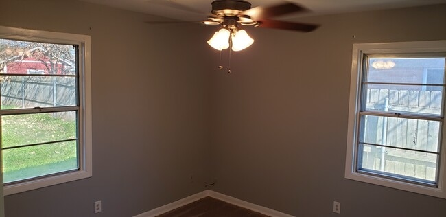 Building Photo - 4108 Parkway Dr