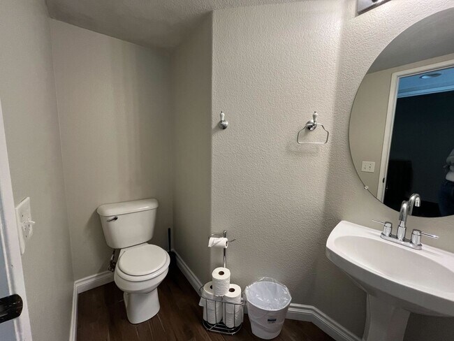 Building Photo - Modern Comfort & Space in South Corona – 4...