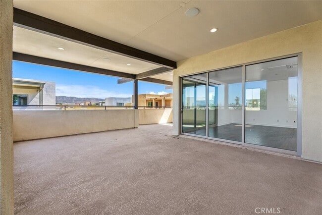 Building Photo - 123 Interval