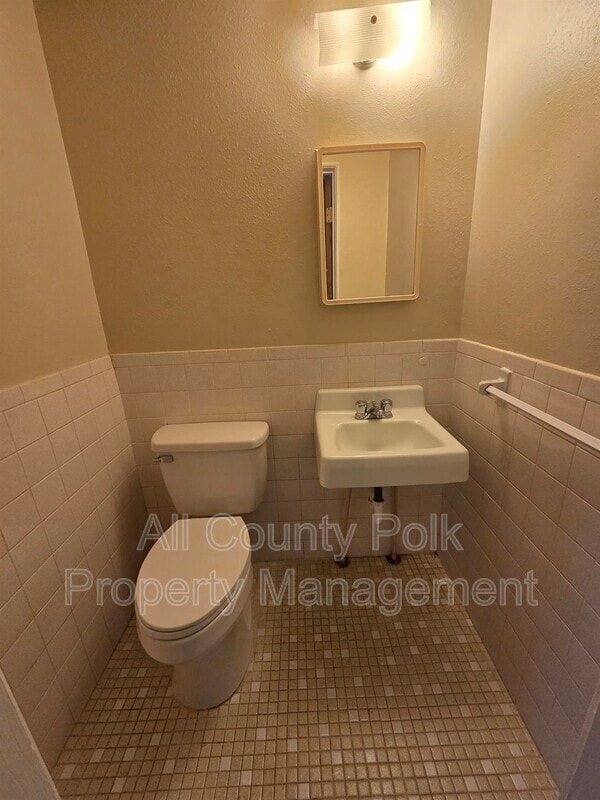 Building Photo - 303 S Palm Ave